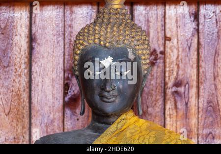 Image de Bouddha à Wat Mongkhon Khothawat à Klong Dan, province de Samut Prakan en Thaïlande Banque D'Images