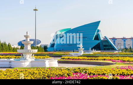 Kazakhstan Central concert Hall, conçu par l'architecte italien Manfredi Nicoletti, Astana, Nur-Sultan, Kazakhstan, Asie centrale Banque D'Images