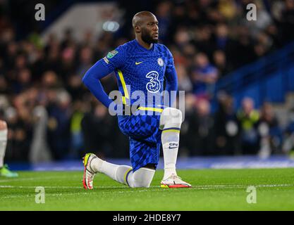 Londres, Royaume-Uni.05th janvier 2022.05 janvier - Chelsea v Tottenham Hotspur - Carabao Cup - Stamford Bridge Romelu Lukaku de Chelsea prend le genou avant la demi-finale de la coupe Carabao première jambe match à Stamford Bridge, Londres.Crédit photo : crédit: Mark pain/Alamy Live News Banque D'Images