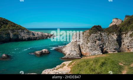 Vue sur la plage de Kiligli à Agva. Agva est un lieu peuplé et une destination de villégiature dans le quartier Sile de la province d'Istanbul, en Turquie. Banque D'Images