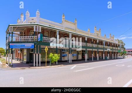 The Federal Hotel a Federation Filigree pub de style dans la ville de Wagin, Australie occidentale, Australie Banque D'Images