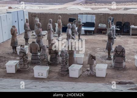 XI'AN, CHINE - 6 AOÛT 2018 : atelier archéologique dans le Pit 1 de l'Armée des guerriers en terre cuite près de Xi'an, province de Shaanxi, Chine Banque D'Images