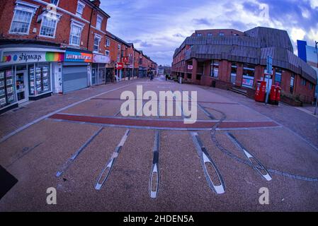 Alcester Street Needles dans le centre-ville de Redditch, Worcs.Royaume-Uni - aiguilles géantes sur le placement pour commemmorate l'industrie de l'aiguille à Redditch.Redditch Banque D'Images