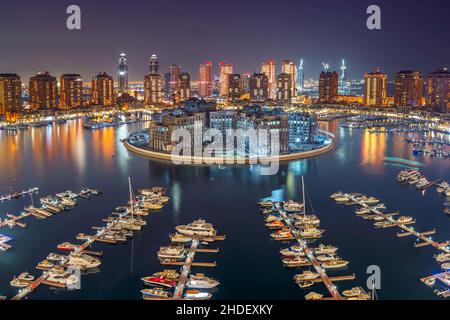 La Marina Pearl Qatar, yachts coûteux dans la baie de Doha, Qatar Banque D'Images