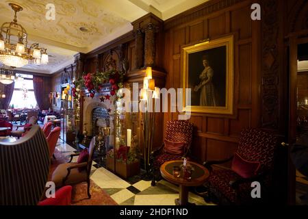 Hambourg, Allemagne.30th novembre 2021.Le "Hamburg Living Room" dans l'hôtel de luxe "Vier Jahreszeiten".L'hôtel sur le Binnenalster célèbre son anniversaire de 125th l'année prochaine.Credit: Marcus Brandt/dpa/Alay Live News Banque D'Images