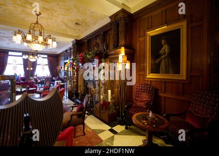 Hambourg, Allemagne.30th novembre 2021.Le "Hamburg Living Room" dans l'hôtel de luxe "Vier Jahreszeiten".L'hôtel sur le Binnenalster célèbre son anniversaire de 125th l'année prochaine.Credit: Marcus Brandt/dpa/Alay Live News Banque D'Images