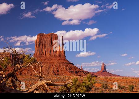 West Mitten Butte dans Monument Valley Navajo Tribal Park, Utah Banque D'Images