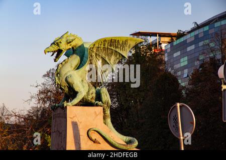 Ljubljana, Slovénie.Célèbre pont Dragon (Zmajski Most), symbole de Ljubljana Banque D'Images