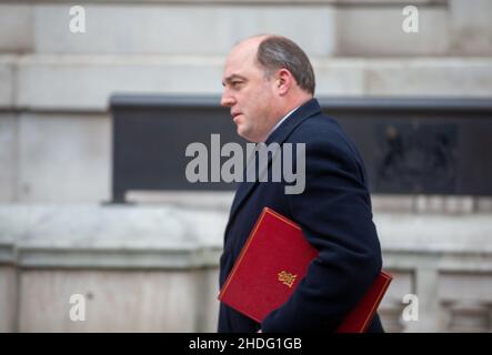 Londres, Angleterre, Royaume-Uni.6th janvier 2022.Le secrétaire d'État à la Défense BEN WALLACE est vu quitter le Cabinet Office à Londres.(Image de crédit : © Tayfun Salci/ZUMA Press Wire) Banque D'Images