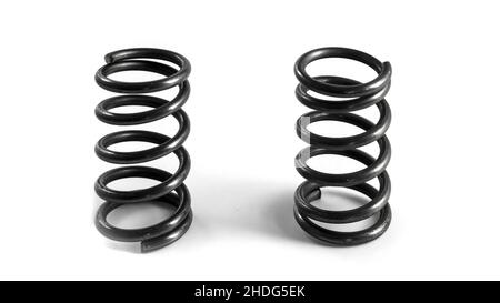 2 ressorts de voiture sur fond blanc.Pièces détachées isolées pour la réparation de véhicules Banque D'Images