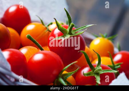 tomates cerises, nuggets dorés, tomates cerises Banque D'Images