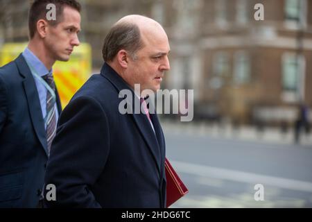 Londres, Angleterre, Royaume-Uni.6th janvier 2022.Le secrétaire d'État à la Défense BEN WALLACE est vu quitter le Cabinet Office à Londres.(Image de crédit : © Tayfun Salci/ZUMA Press Wire) Banque D'Images