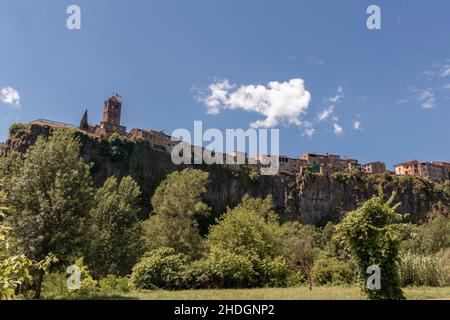 Vue panoramique sur la ville pittoresque de Castellfollit de la Roca à Gérone Banque D'Images