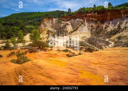 luberon, bris d'ocre, roche ocre, luberons, occurrences,modèles de poche Banque D'Images