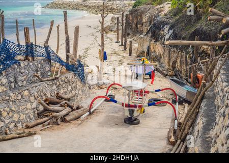 Bateaux de pêche traditionnels balinais jukung sur la plage, Bali, Indonésie, Asie Banque D'Images