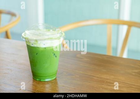 fromage à la crème de thé vert matcha dans une tasse à emporter Banque D'Images