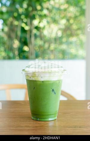 fromage à la crème de thé vert matcha dans une tasse à emporter Banque D'Images