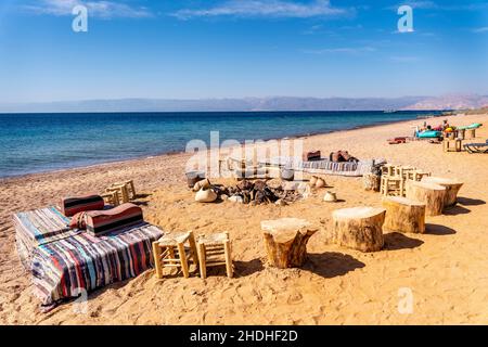 La plage au Berenice Beach Club, Aqaba, Aqaba Governorat, Jordanie. Banque D'Images