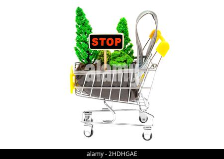 Petit chariot de poussée avec configuration de forêt de jouets, billets de dollars et un panneau d'arrêt isolé sur blanc.Arrêt de la journalisation illégale. Banque D'Images