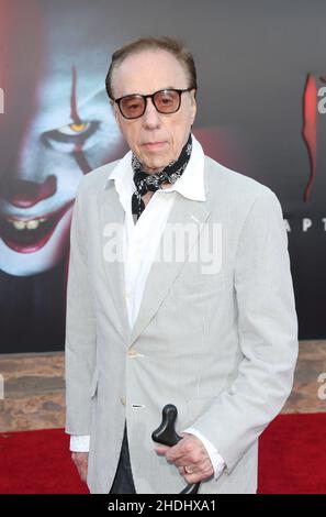 **PHOTO DE FICHIER** Peter Bogdanovich est décédé.WESTWOOD, CA - AOÛT 26 : Peter Bogdanovich, à la première de Warner Bros. Pictures 'IT Chapter Two' au Regency Village Theatre de Westwood, Californie, le 26 août 2019.Crédit: Faye Sadou/MediaPunch Banque D'Images