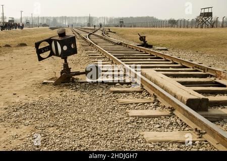 AUSCHWITZ, POLOGNE - Mars 30 2012: Passage de chemin de fer à Oswiecim. Banque D'Images