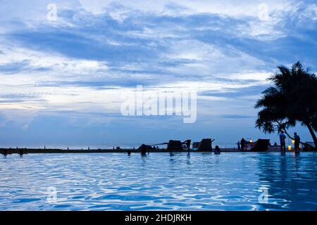 plage, piscine, soirée, ahungalla, plages,bord de mer, piscines, poste en bois Banque D'Images