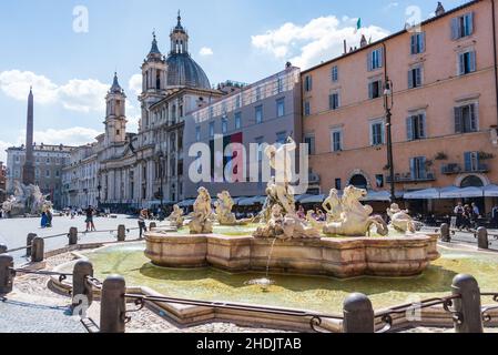 ROME, Italie : 22 septembre 2021 : Piazza Navona et la fontaine de Neptune, Fontana dei Quattro Fiumi (fontaine des quatre fleuves) par Bernini, chu baroque Banque D'Images