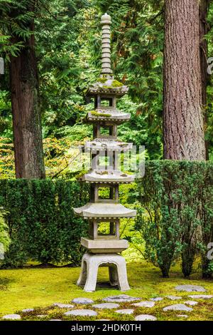 Pagode Sapporo ; sculpture en pierre ; jardins japonais de Portland ; Portland ; Oregon ;ÉTATS-UNIS Banque D'Images