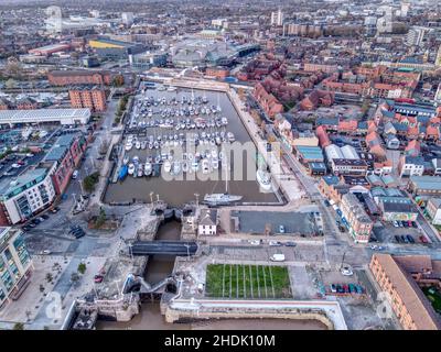 Vue sur Hull Marina Banque D'Images