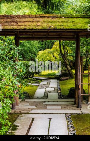 Passerelles en pierre artisanales ; jardins japonais de Portland ; Portland ; Oregon ; États-Unis Banque D'Images