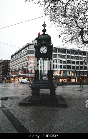 Antique Kröpke horloge en début de matinée au Kröpke dans le centre-ville, Hanovre, Allemagne Banque D'Images