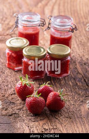 faire bouillir, confiture de fraises, faire bouillir, confiture de fraises Banque D'Images