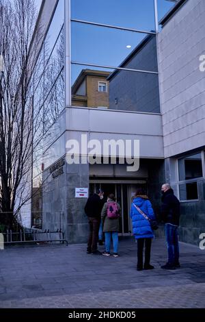 TXANTREA, NAVARRA ESPAGNE JANVIER 5 2022: Centre de santé où les tests d'antigène COV du SRAS sont effectués. Banque D'Images