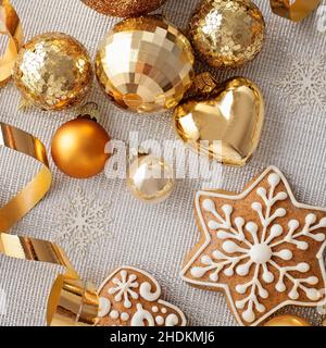 décorations pour arbres de noël, biscuit au pain d'épice, boules, décorations de noël, décorations pour arbres de noël,décoration d'arbre de noël, biscuits au pain d'épice Banque D'Images