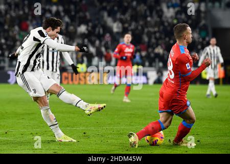 Turin, Italie.06th janvier 2022.Federico Chiesa de Juventus FC marque un but lors du match de football Serie A entre Juventus FC et SSC Napoli.Credit: Nicolò Campo/Alay Live News Banque D'Images