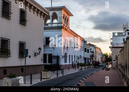 SAINT-DOMINGUE, RÉPUBLIQUE DOMINICAINE - 10 NOVEMBRE 2018 : résidence de l'archevêque à Saint-Domingue, capitale de la République dominicaine. Banque D'Images