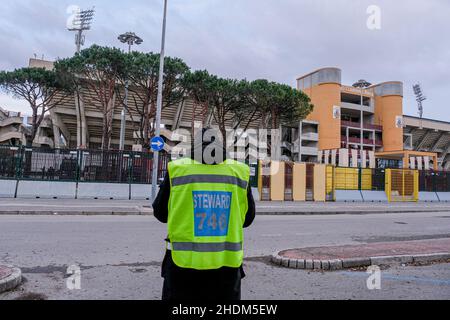 Une vue générale du Stadio Arechi avant la série Un match entre les États-Unis Salernitana et le Venezia FC au Stadio Arechi le 06 janvier 2022 à Salerne, Italie.L'équipe AMÉRICAINE de Salernitana a compté au moins 9 joueurs positifs en raison de l'expansion de la variante Cov19 Omicron du SRAS. Banque D'Images