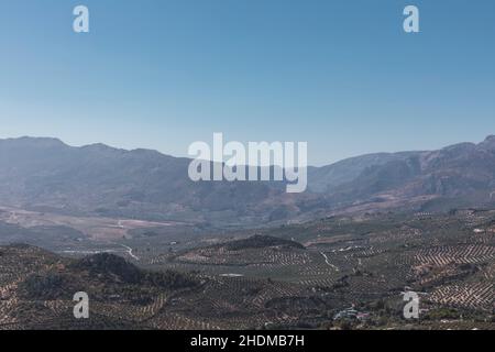 Vue en haute altitude sur la Sierra Magina de Jaén depuis la croix du château de Santa Catalina, Andalousie, Espagne. Banque D'Images