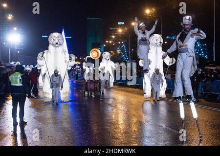 Madrid, Espagne.5th janvier 2022.Les gens participent au défilé des trois Rois à Madrid, en Espagne, le 5 janvier 2022.Credit: Gustavo Valiente/Xinhua/Alamy Live News Banque D'Images