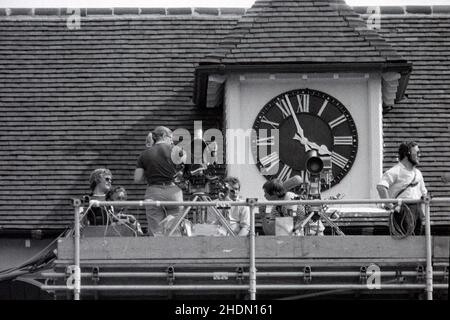 Extérieur Broadcast TV caméras sur une plate-forme d'échafaudage près de l'horloge du pavillon, Angleterre contre West Indies, Trent Bridge Cricket Ground, Nottingham, Angleterre 3-8 juin 1976 Banque D'Images