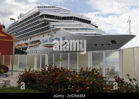 Bateau de croisière Costa Fascinosa de la compagnie italienne Costa Cruises débarque à Pier Mauá - Rio de Janeiro, Brésil 01.06.2021 Banque D'Images