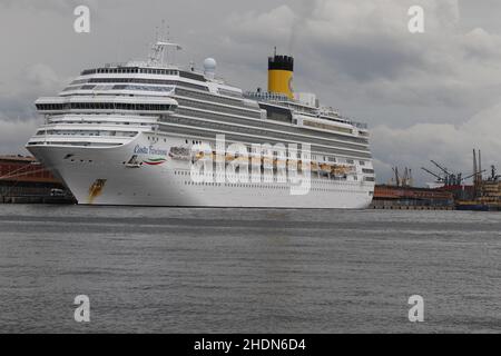 Bateau de croisière Costa Fascinosa de la compagnie italienne Costa Cruises débarque à Pier Mauá - Rio de Janeiro, Brésil 01.06.2021 Banque D'Images