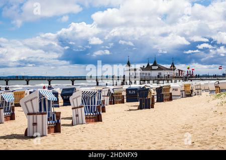 chaise de plage, jetée, ahlbeck, chaises de plage, jetées,c'est tout Banque D'Images