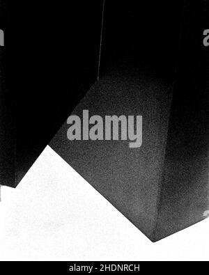 Image verticale en niveaux de gris des détails architecturaux et de l'art de la rue de Guangzhou, Chine Banque D'Images