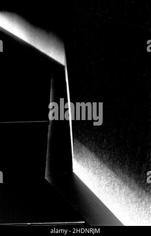 Image verticale en niveaux de gris des détails architecturaux et de l'art de la rue de Guangzhou, Chine Banque D'Images