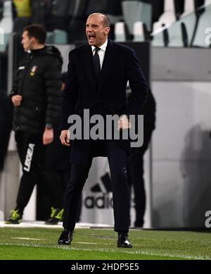 Turin, Italie.6th janvier 2022.Massimiliano Allegri, entraîneur-chef du FC Juventus, gestuelle lors d'un match de football entre le FC Juventus et Napoli à Turin, en Italie, le 6 janvier 2022.Credit: Federico Tardito/Xinhua/Alamy Live News Banque D'Images