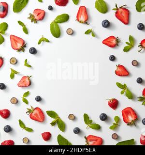 fraises, bleuets, fleur de menthe, fraise, myrtille,mints Banque D'Images