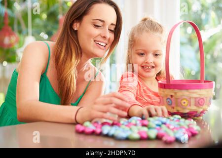 fille, œuf de chocolat, chasse aux œufs de pâques, filles, œufs de chocolat,chasses aux œufs de pâques Banque D'Images