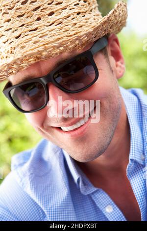 homme, lunettes de soleil, chapeau de paille, gars, hommes,lunettes, lunettes, articles de lunetterie, lunettes, chapeaux de paille Banque D'Images