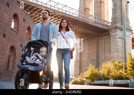 vie urbaine, poussette, sortie familiale, vie urbaine, poussettes pour bébés Banque D'Images